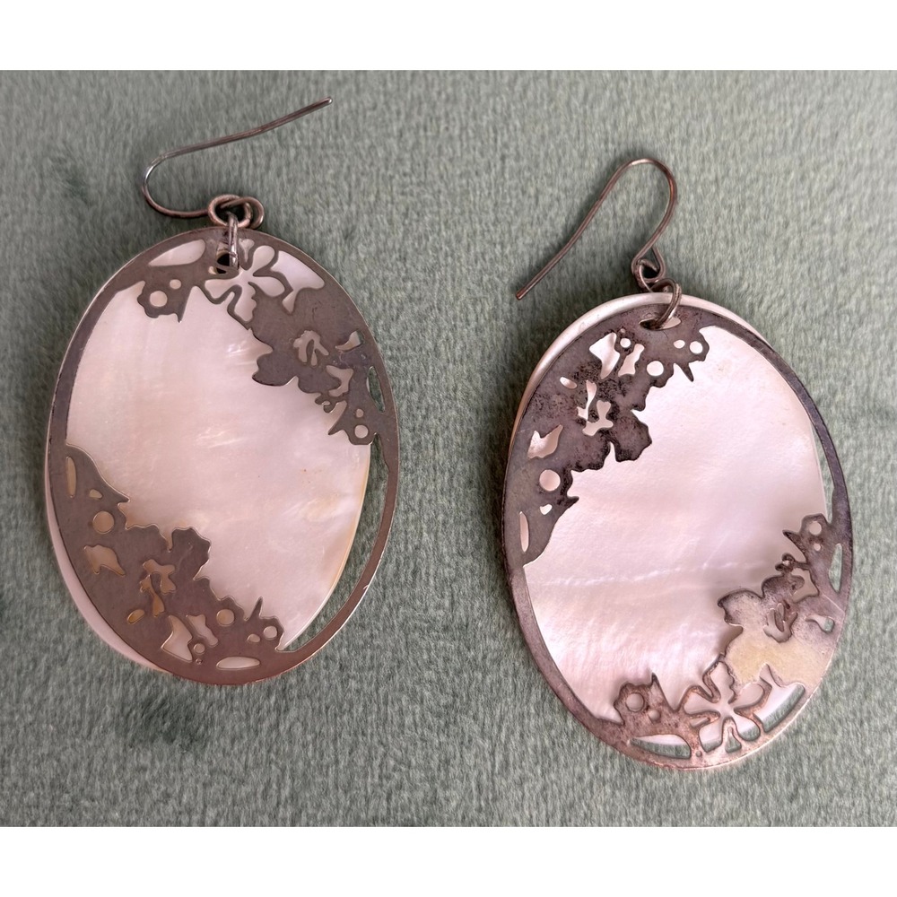 Oval Mother of Pearl Shell‎ Dangle Earrings Silver Tone Filigree Floral P116